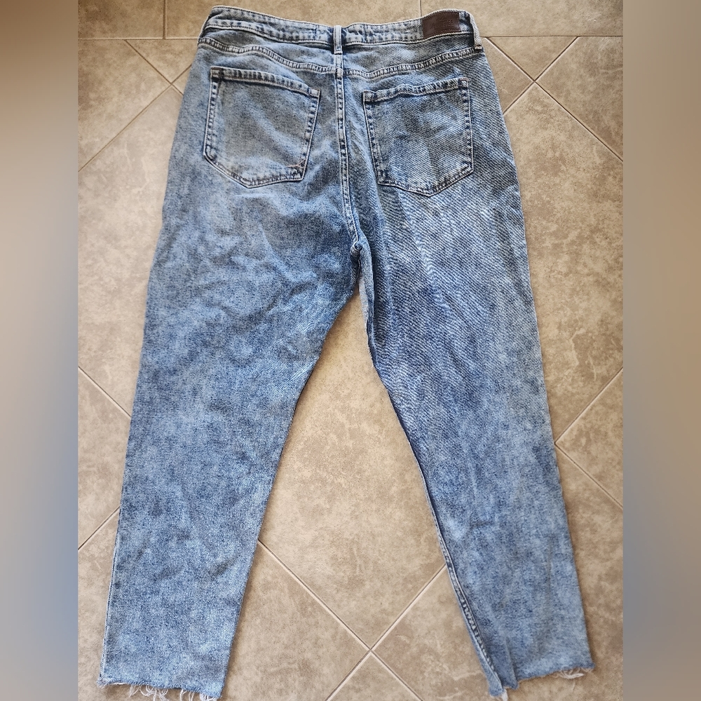 Ultra High Rise Mom Jeans - Picture 4 of 4